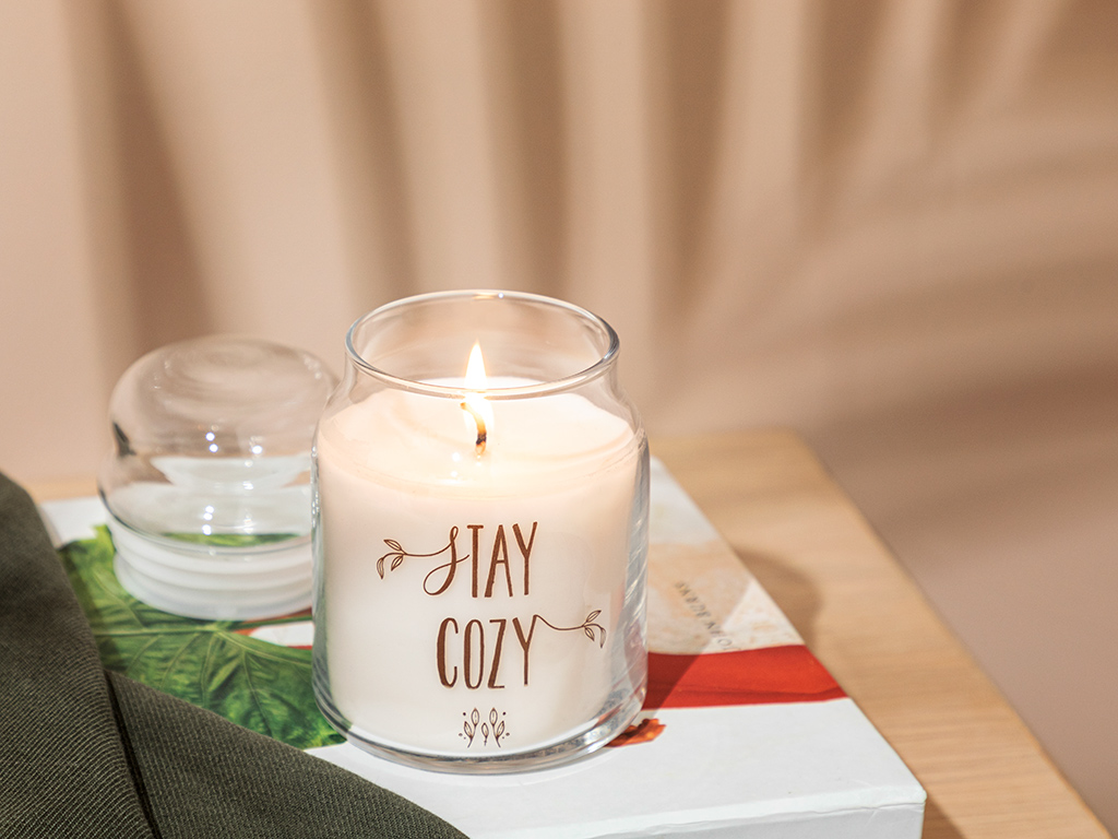 STAY COZY SCENTED CANDLE Ecru