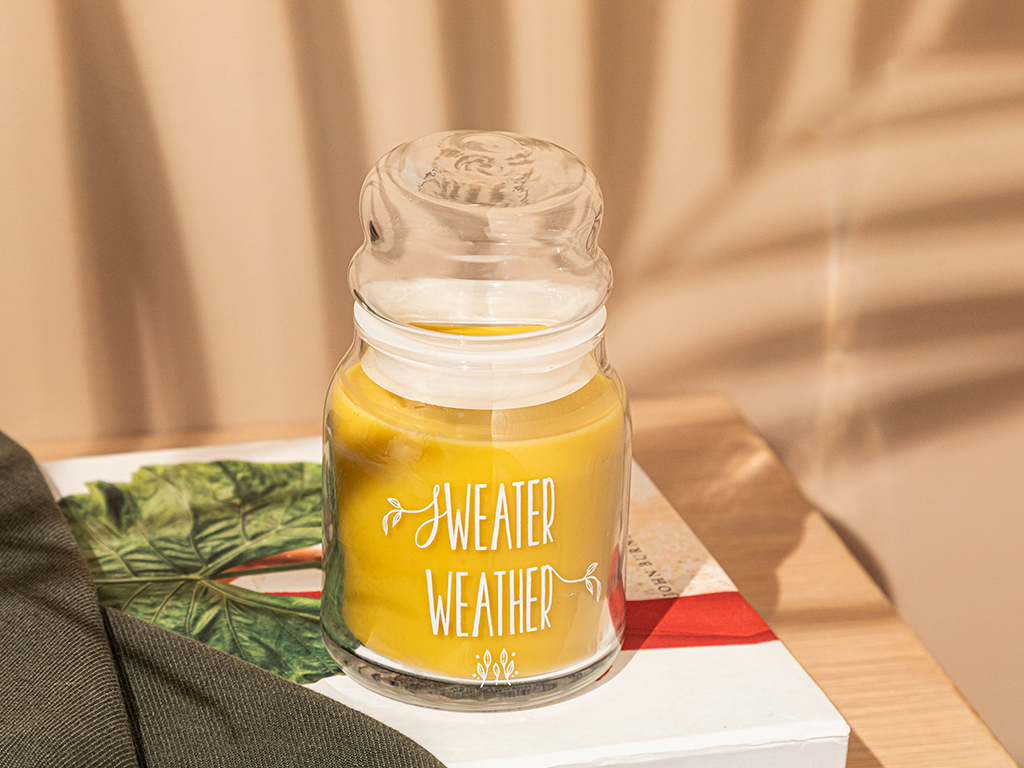 SWEATER WEATHER SCENTED CANDLE Yellow.