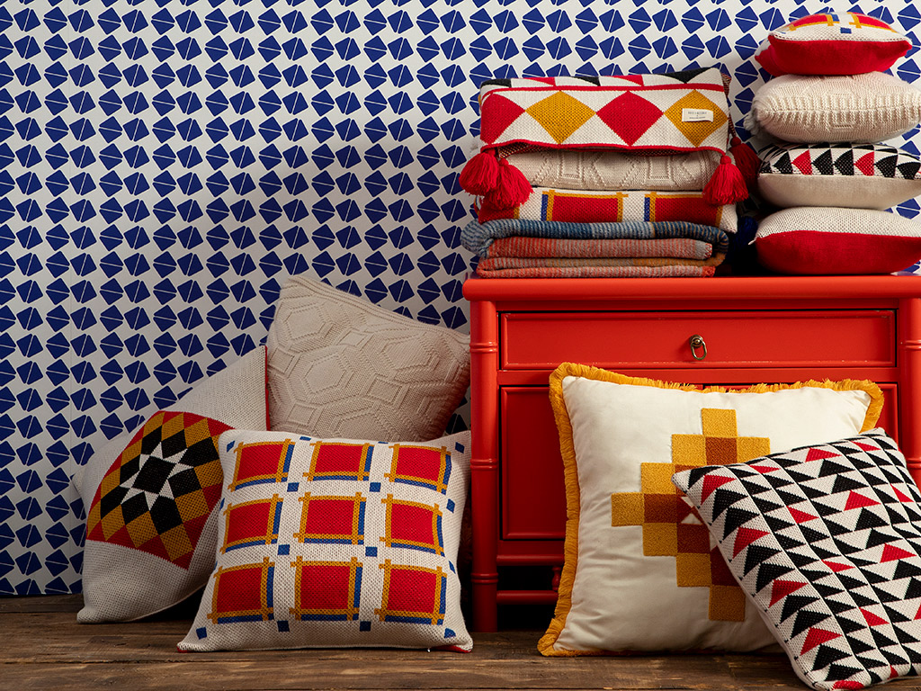 Tesselation Crochet Big Toss Pillow 55x55 Cm Ecru-Red