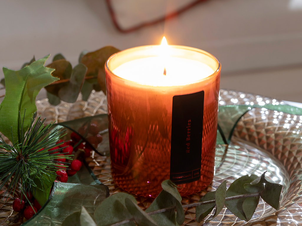 Red Berries SCENTED CANDLE Red