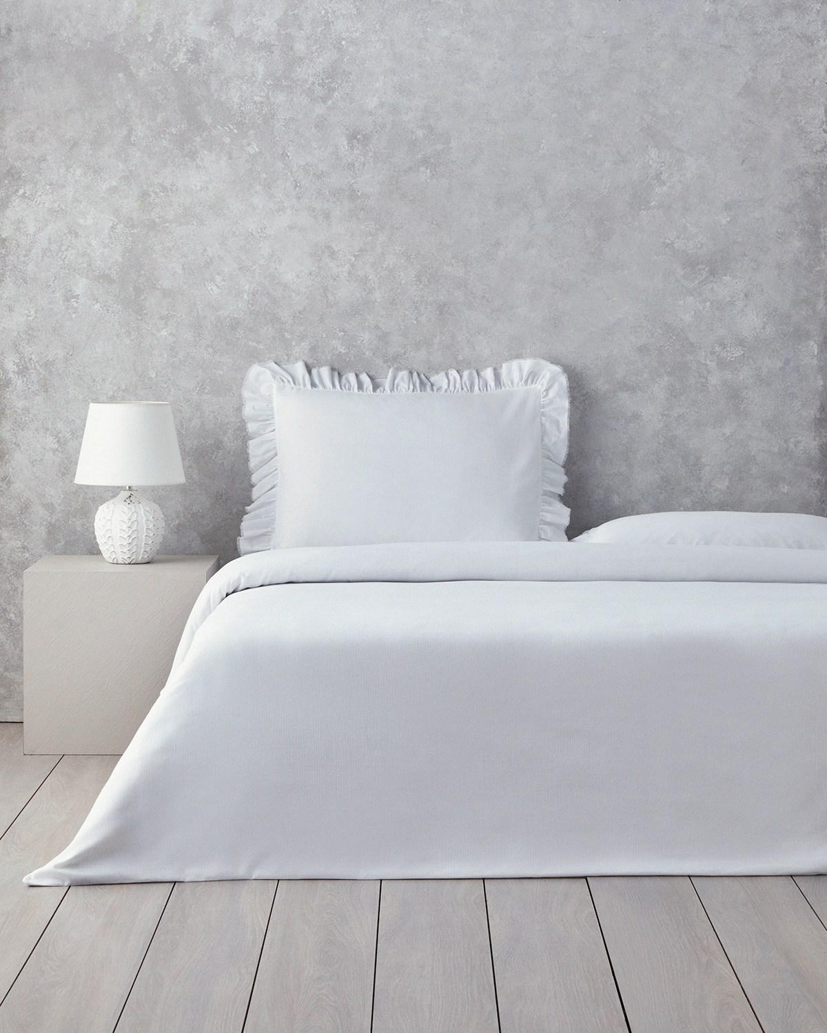 Blaze Ruffled Waffle King Size Duvet Cover Set 240x220 Cm White