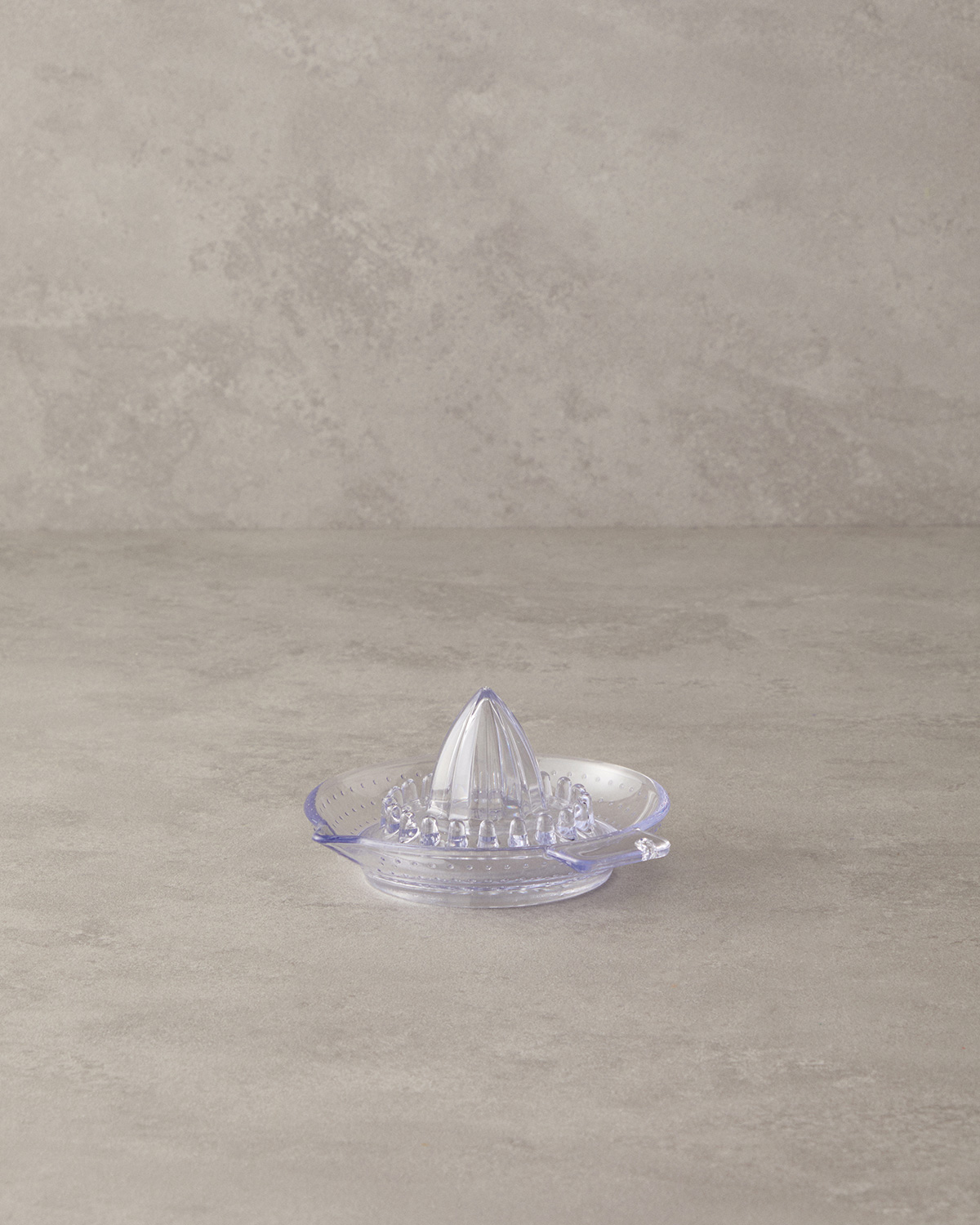 Axel Acrylic Lemon Squeezer 16.5 Cm Transparent